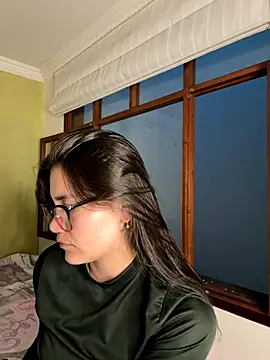 aurora divine online show from 10/03/25, 10:51