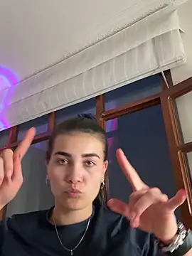 aurora divine online show from 12/18/25, 11:00