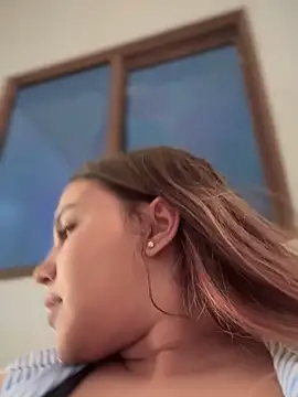 Snapshot of vivicolibri chatting on 09/15/25, 03:56 vivicolibri online show from 09/15/25, 03:56