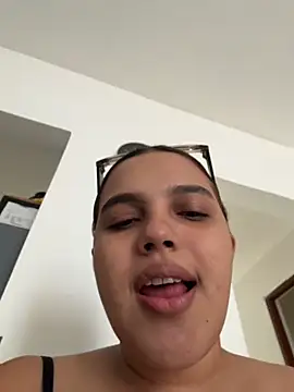 Snapshot of vivicolibri chatting on 11/20/25, 03:12 vivicolibri online show from 11/20/25, 03:12