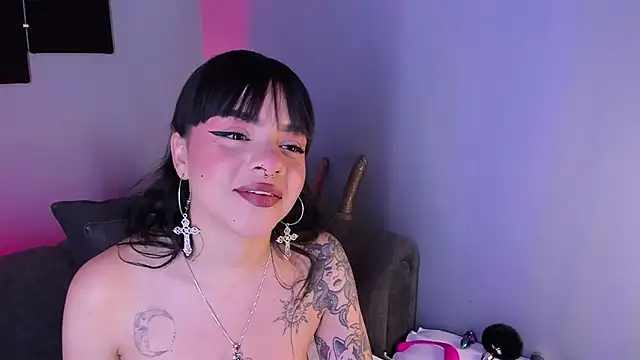 Snapshot of maddy_walker chatting on 01/22/25, 02:37 maddy walker online show from 01/22/25, 02:37