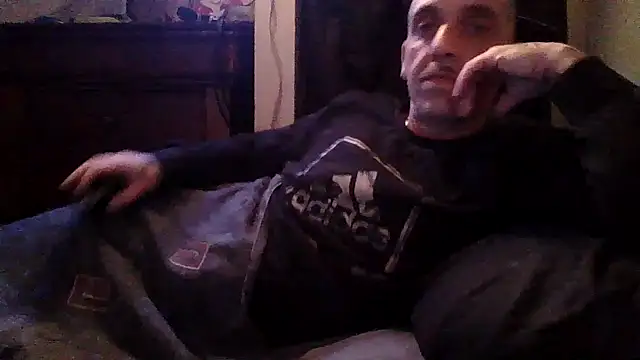 Snapshot of CandiedPompano chatting on 10/03/25, 04:15 CandiedPompano online show from 10/03/25, 04:15