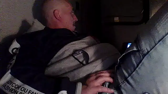 Snapshot of CandiedPompano chatting on 10/22/25, 08:30 CandiedPompano online show from 10/22/25, 08:30