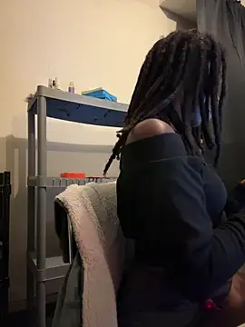 Snapshot of choclatepeaach chatting on 11/10/25, 12:42 choclatepeaach online show from 11/10/25, 12:42