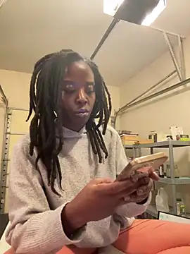 Snapshot of choclatepeaach chatting on 11/10/25, 10:42 choclatepeaach online show from 11/10/25, 10:42