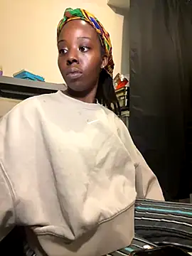 Snapshot of choclatepeaach chatting on 11/11/25, 12:49 choclatepeaach online show from 11/11/25, 12:49