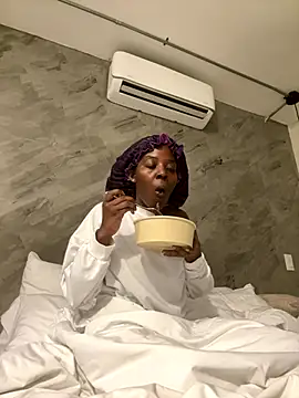 Snapshot of choclatepeaach chatting on 12/02/25, 12:27 choclatepeaach online show from 12/02/25, 12:27