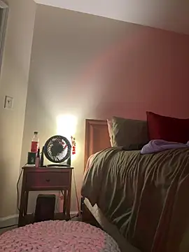 Snapshot of choclatepeaach chatting on 12/13/25, 11:43 choclatepeaach online show from 12/13/25, 11:43