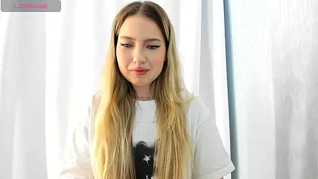 Snapshot of StefaTaylor chatting on 12/10/24, 11:43 StefaTaylor online show from 12/10/24, 11:43