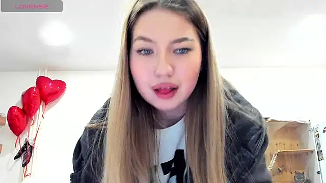 Snapshot of StefaTaylor chatting on 03/09/25, 01:04 StefaTaylor online show from 03/09/25, 01:04