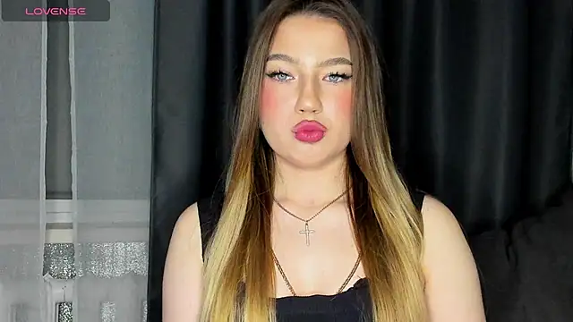 Snapshot of StefaTaylor chatting on 12/15/25, 09:52 StefaTaylor online show from 12/15/25, 09:52