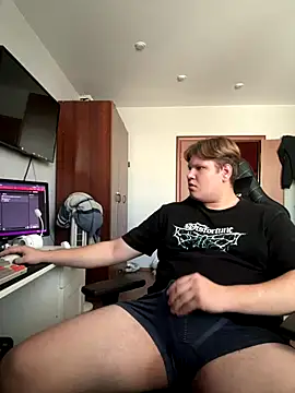 Snapshot of big_boy163 chatting on 10/20/25, 04:02 big boy163 online show from 10/20/25, 04:02