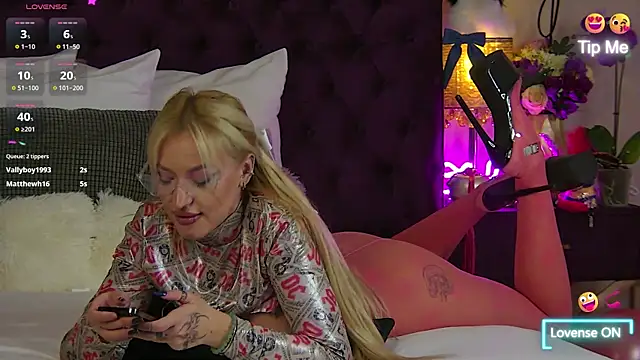 Snapshot of MazeSin chatting on 02/09/25, 03:43 MazeSin online show from 02/09/25, 03:43