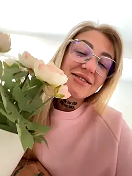 Snapshot of MazeSin chatting on 09/18/25, 05:20 MazeSin online show from 09/18/25, 05:20