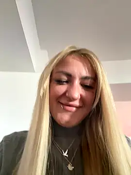 Snapshot of MazeSin chatting on 10/18/25, 09:21 MazeSin online show from 10/18/25, 09:21