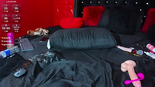 Snapshot of KendralHolson chatting on 03/05/25, 10:44 KendralHolson online show from 03/05/25, 10:44