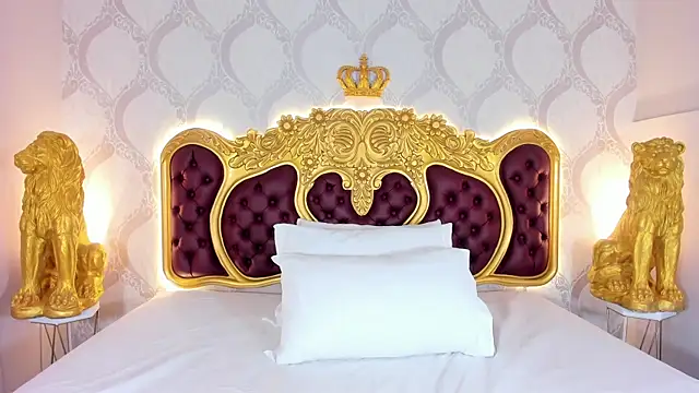 Snapshot of KendralHolson chatting on 10/04/25, 04:32 KendralHolson online show from 10/04/25, 04:32