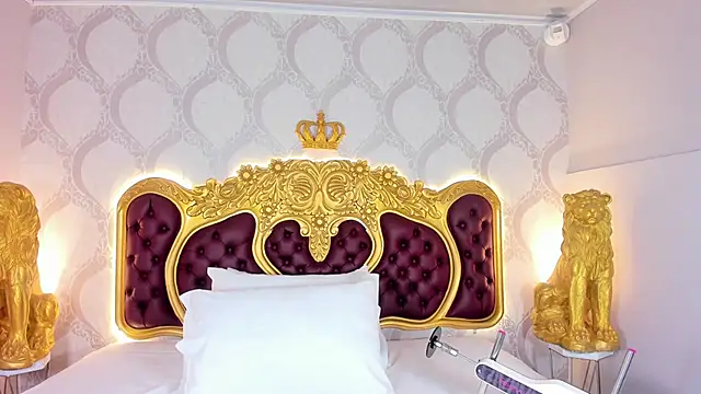 Snapshot of KendralHolson chatting on 10/09/25, 04:43 KendralHolson online show from 10/09/25, 04:43