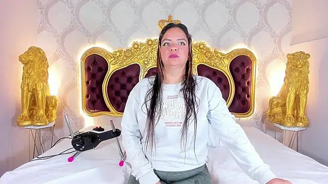 Snapshot of KendralHolson chatting on 10/21/25, 04:35 KendralHolson online show from 10/21/25, 04:35