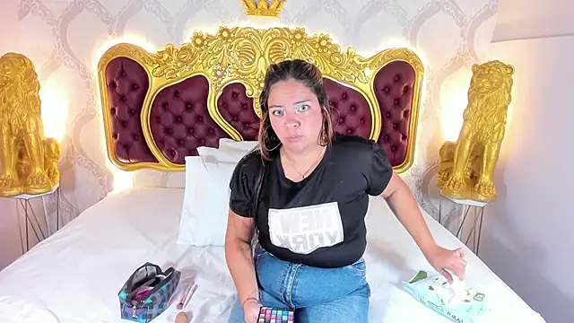 Snapshot of KendralHolson chatting on 10/29/25, 04:37 KendralHolson online show from 10/29/25, 04:37