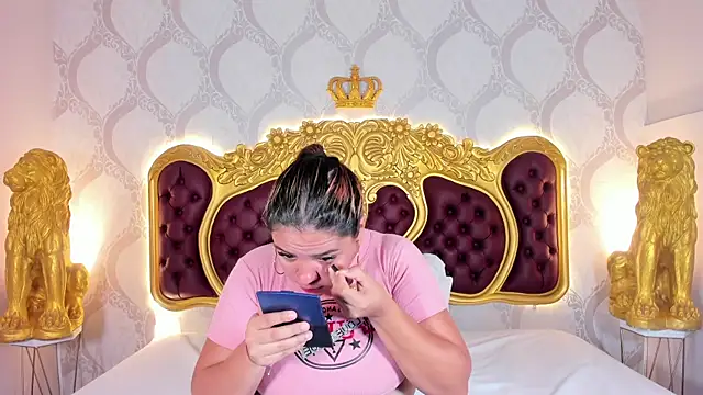 Snapshot of KendralHolson chatting on 11/09/25, 04:22 KendralHolson online show from 11/09/25, 04:22