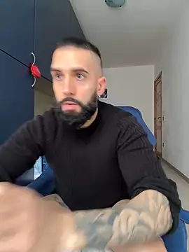 Snapshot of Gioeltoro89 chatting on 01/12/25, 11:17 Gioeltoro89 online show from 01/12/25, 11:17