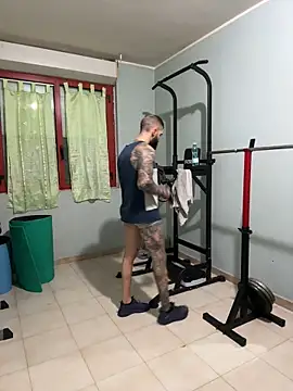 Snapshot of Gioeltoro89 chatting on 12/18/25, 04:57 Gioeltoro89 online show from 12/18/25, 04:57