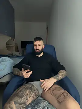 Snapshot of Gioeltoro89 chatting on 12/19/25, 03:52 Gioeltoro89 online show from 12/19/25, 03:52