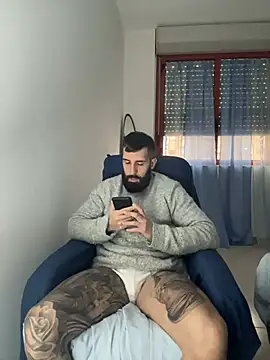 Snapshot of Gioeltoro89 chatting on 01/19/26, 04:00 Gioeltoro89 online show from 01/19/26, 04:00