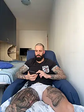 Snapshot of Gioeltoro89 chatting on 04/10/26, 03:39 Gioeltoro89 online show from 04/10/26, 03:39