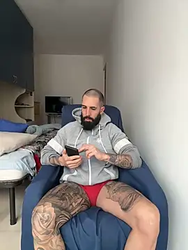 Snapshot of Gioeltoro89 chatting on 04/14/26, 03:18 Gioeltoro89 online show from 04/14/26, 03:18