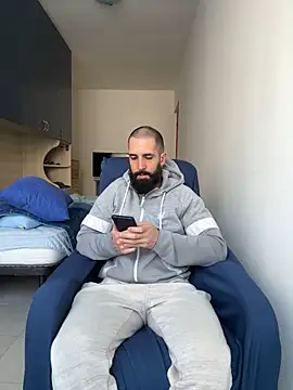 Snapshot of Gioeltoro89 chatting on 04/16/26, 03:24 Gioeltoro89 online show from 04/16/26, 03:24