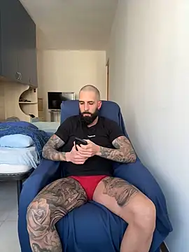 Snapshot of Gioeltoro89 chatting on 04/20/26, 02:42 Gioeltoro89 online show from 04/20/26, 02:42