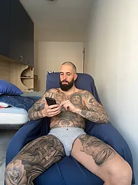 Snapshot of Gioeltoro89 chatting on 04/22/26, 03:46 Gioeltoro89 online show from 04/22/26, 03:46