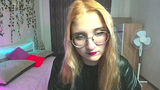 Miss Elsa  online show from 12/10/24, 08:30