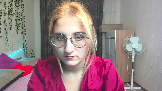 Miss Elsa  online show from 12/12/24, 02:48