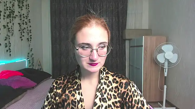 Miss Elsa  online show from 12/16/24, 03:08