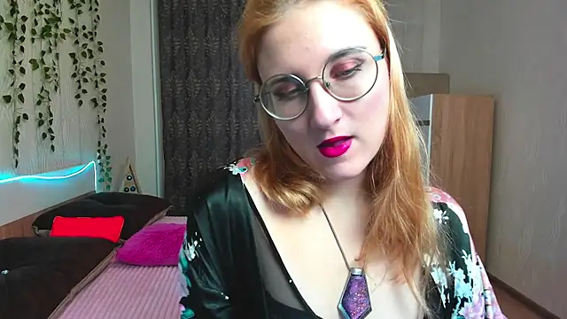 Miss Elsa  online show from 12/18/24, 02:53