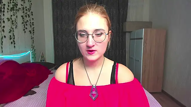 Miss Elsa  online show from 12/19/24, 03:07