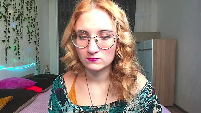 Miss Elsa  online show from 12/20/24, 03:36