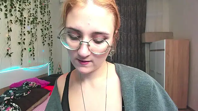 Miss Elsa  online show from 12/21/24, 03:36