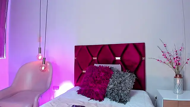 AntonellaHall  online show from 12/28/24, 12:24