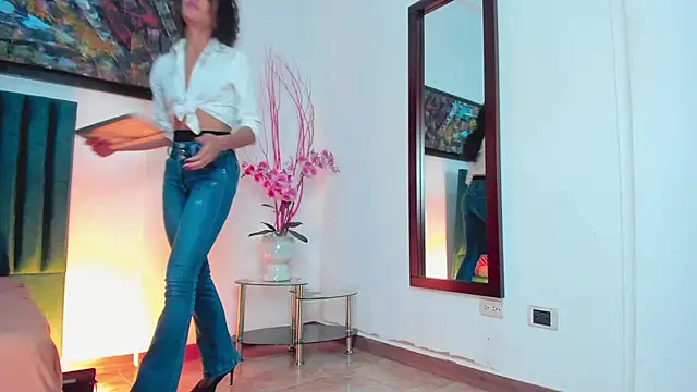 AntonellaHall  online show from 03/22/25, 09:42