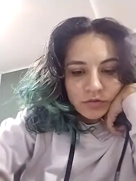 Snapshot of gigiqueen_18 chatting on 03/18/26, 02:20 gigiqueen 18 online show from 03/18/26, 02:20