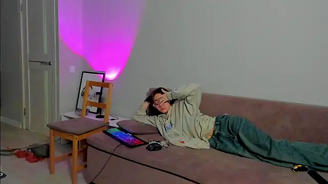 Snapshot of EllaSky_xoxo chatting on 02/01/25, 01:02 EllaSky xoxo online show from 02/01/25, 01:02