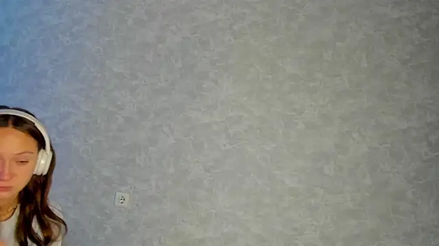 Snapshot of EllaSky_xoxo chatting on 10/07/25, 07:00 EllaSky xoxo online show from 10/07/25, 07:00