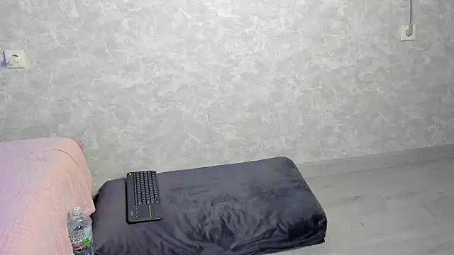 Snapshot of EllaSky_xoxo chatting on 10/24/25, 09:55 EllaSky xoxo online show from 10/24/25, 09:55