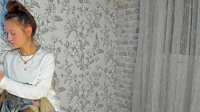 Snapshot of EllaSky_xoxo chatting on 10/31/25, 09:38 EllaSky xoxo online show from 10/31/25, 09:38