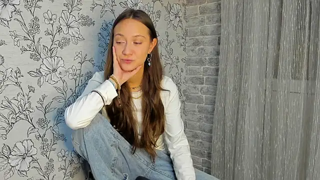 Snapshot of EllaSky_xoxo chatting on 11/01/25, 11:07 EllaSky xoxo online show from 11/01/25, 11:07