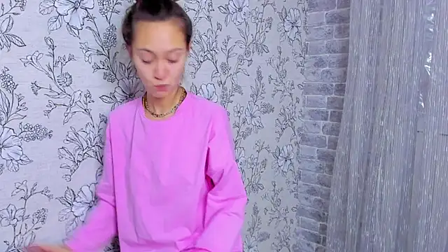 Snapshot of EllaSky_xoxo chatting on 11/12/25, 02:56 EllaSky xoxo online show from 11/12/25, 02:56